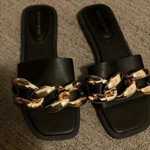Azalea Wang Faux Leather Chunky Gold Chain BLACK All Day Long Sandal Size 8